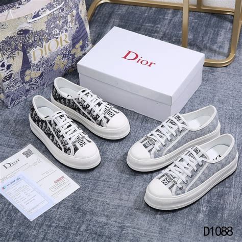 harga sepatu dior wanita.